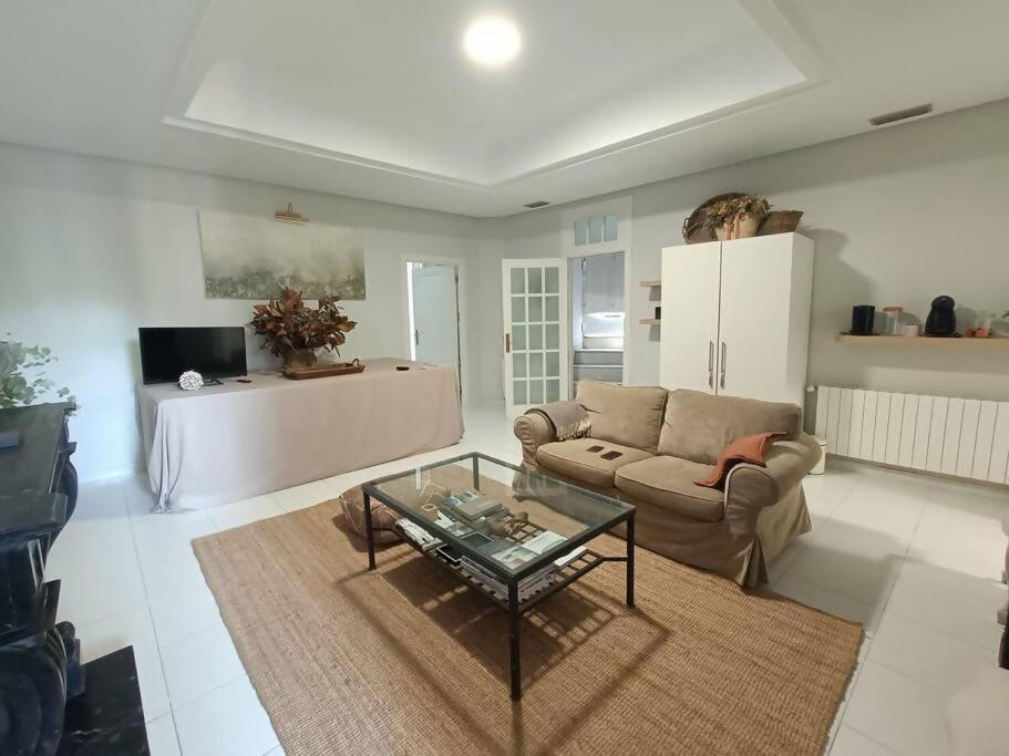 شقة Casa Aguila Casco Antiguo Patio Privado Caces المظهر الخارجي الصورة