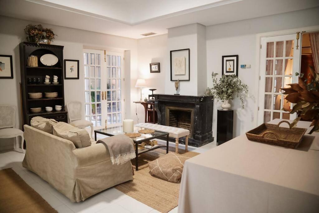 شقة Casa Aguila Casco Antiguo Patio Privado Caces المظهر الخارجي الصورة