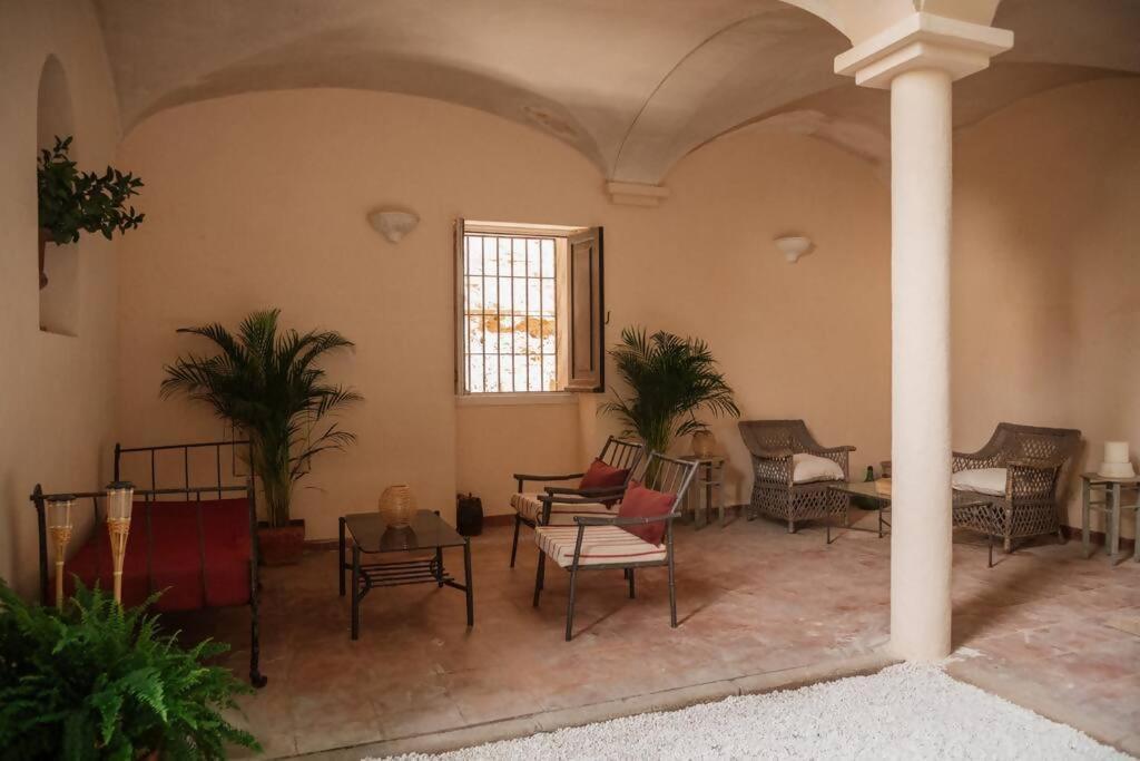 شقة Casa Aguila Casco Antiguo Patio Privado Caces المظهر الخارجي الصورة